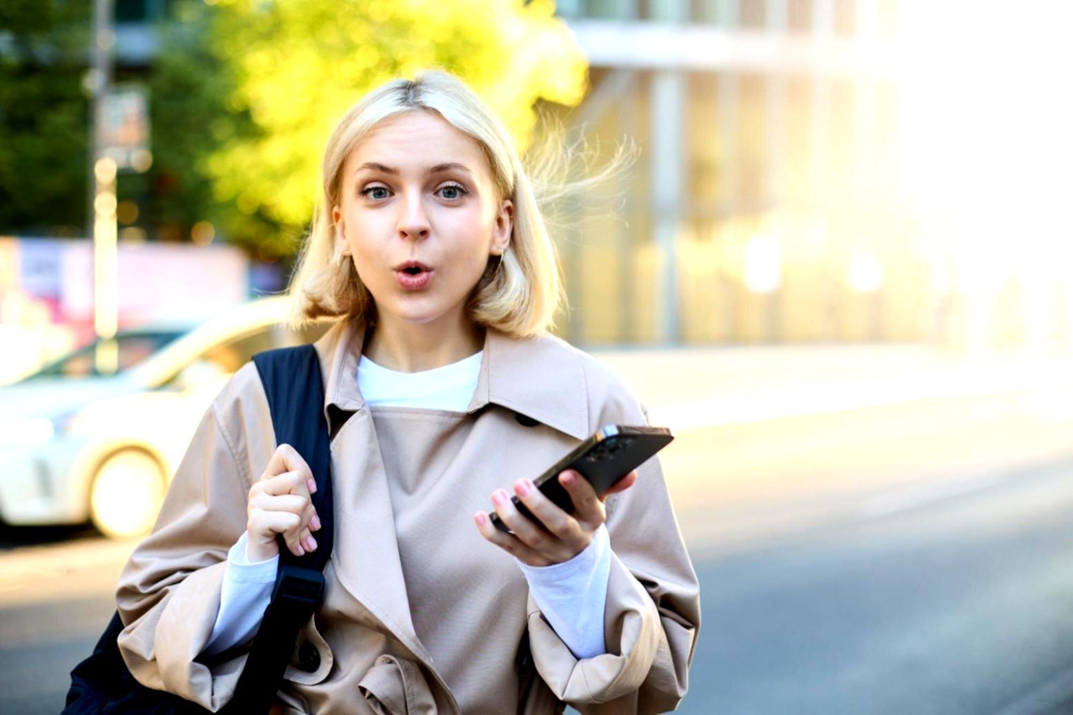 Sesión de análisis financiero en aula con participantes trabajando en casos prácticos